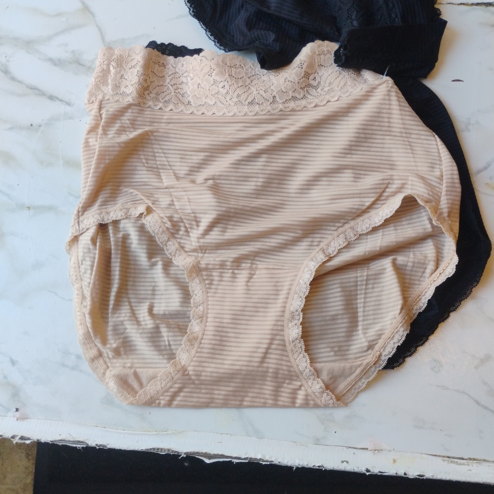 Elegant Lace Trim High-Waisted Panties
